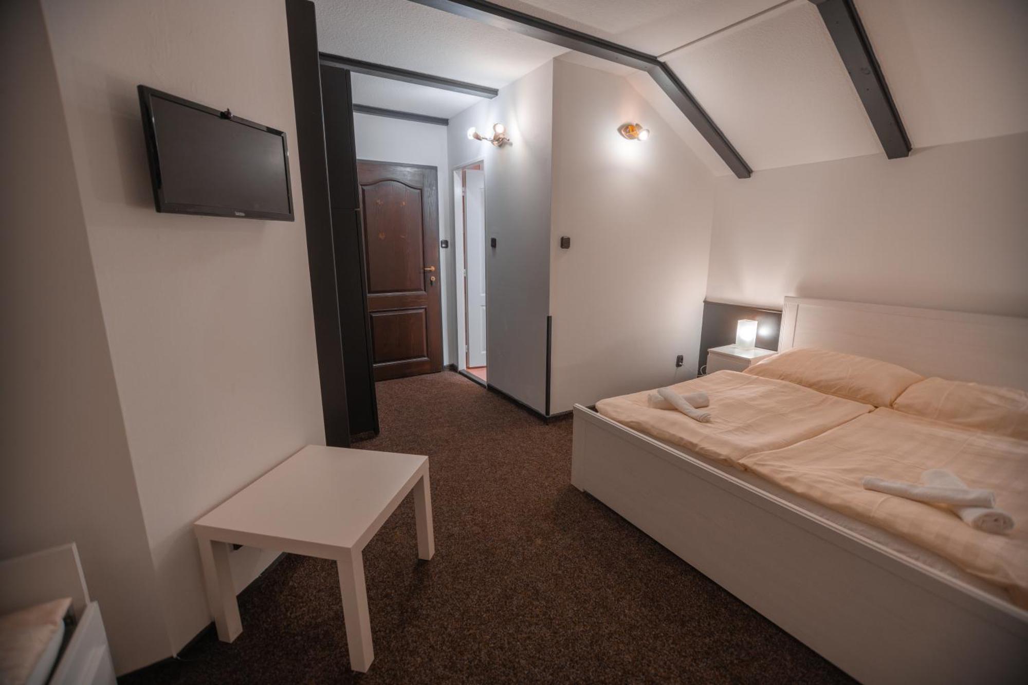 Hotel Lovecky Zamecek Orion Liberec Eksteriør billede